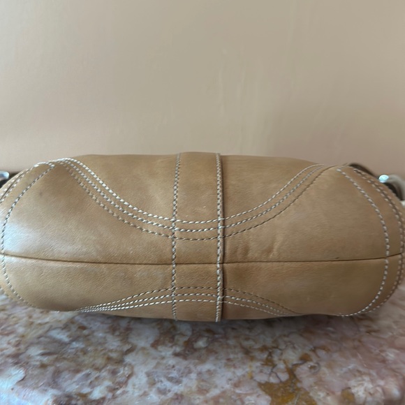 Coach Soho Small Leather Tan Heather Hobo Shoulder Bag With Stitching. - Picture 5 of 16